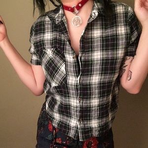 5 for $25🥀 plaid cropped button up